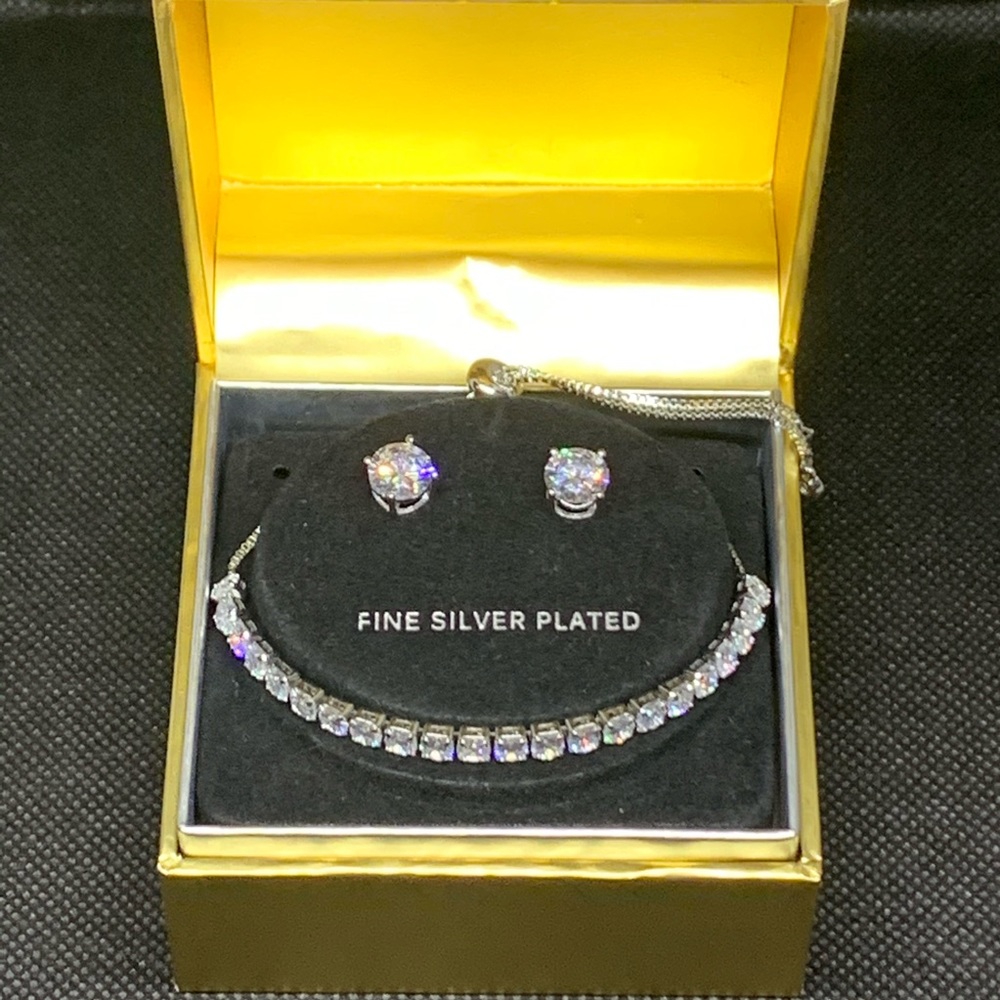 Fine Silver Bracelet and Stud Earrings ✨✨ - Picture 3 of 8